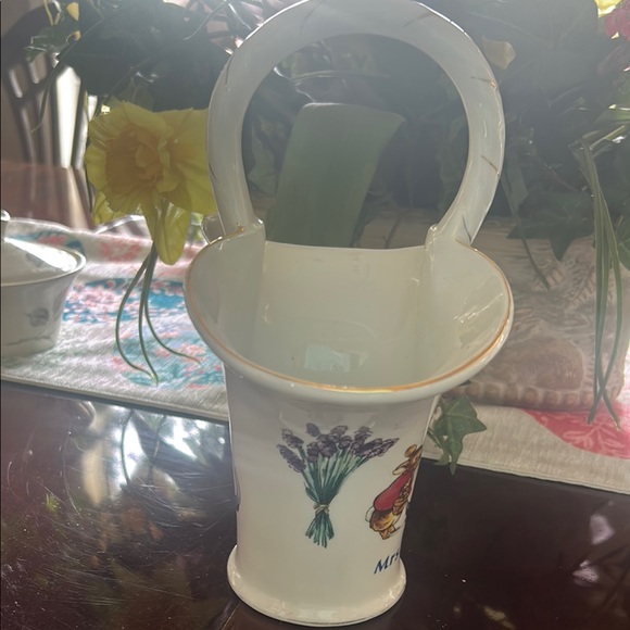 Mrs. Rabbit Ceramic Vase - Picture 3 of 6